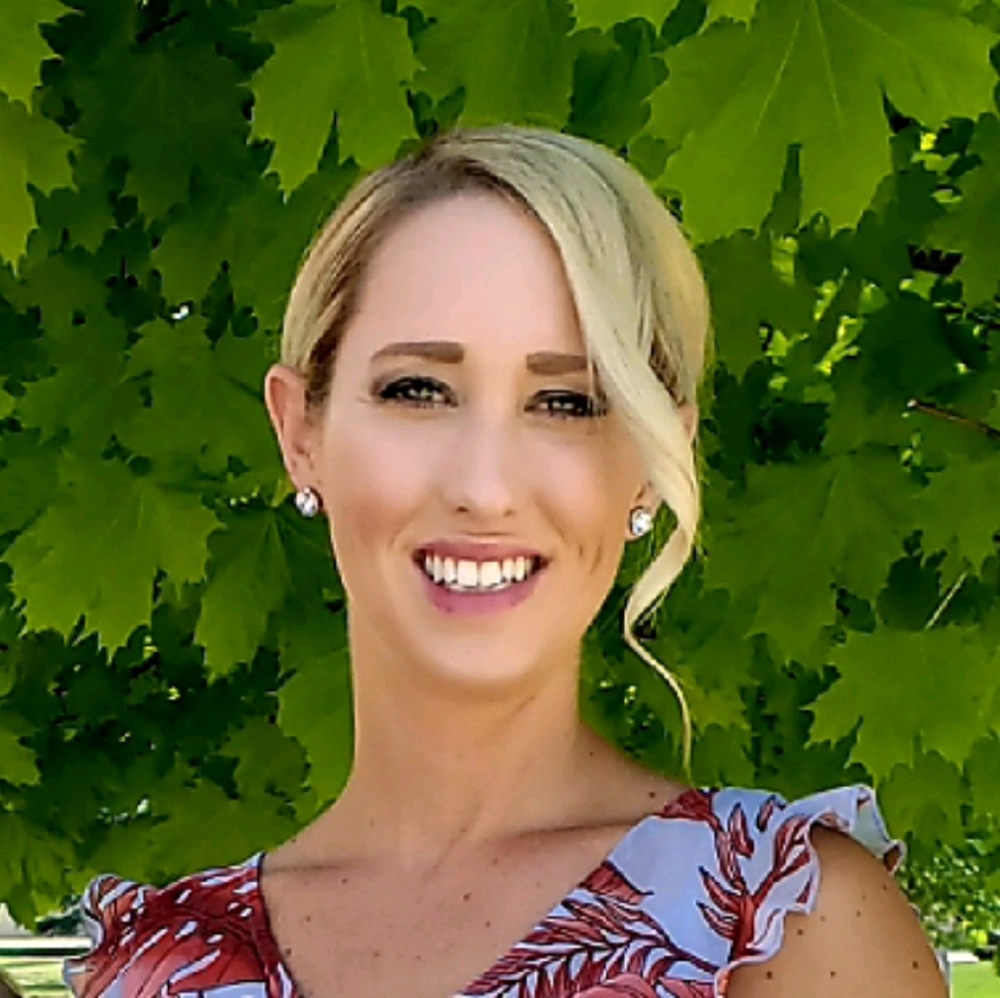 Meet your Posher, Danielle